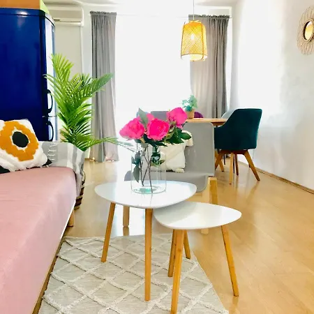 Apartmani-okrug Gornji-ciovo تروغير