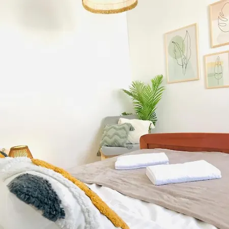 شقة Apartmani-okrug Gornji-ciovo