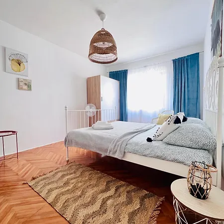 شقة Apartmani-okrug Gornji-ciovo *