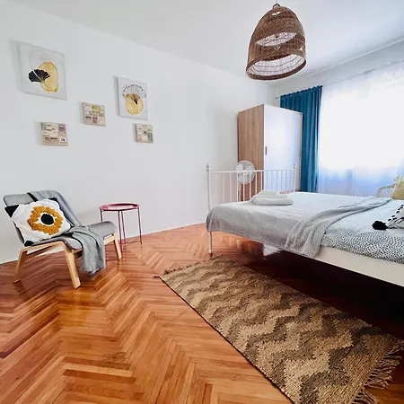 شقة Apartmani-okrug Gornji-ciovo