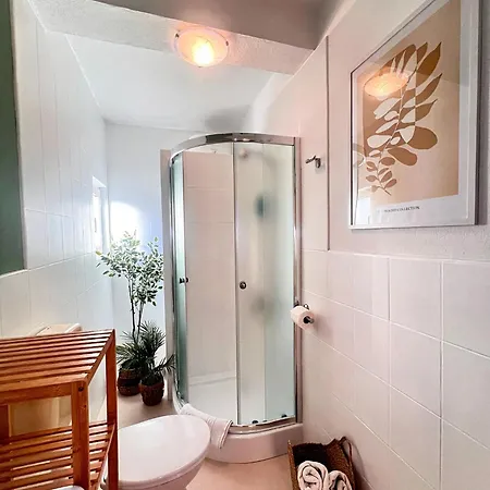 Apartmani-okrug Gornji-ciovo شقة تروغير